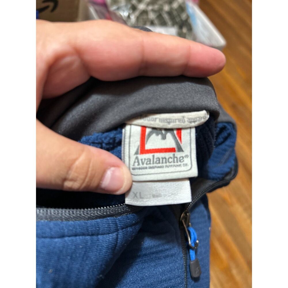 Avalanche Men's XL Pull over